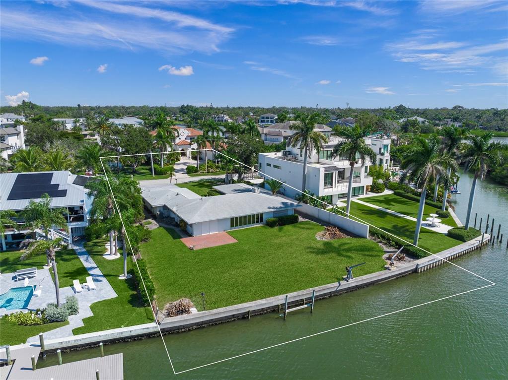 1386 Tangier Way Sarasota, FL 34239 - Photo 4 of 26