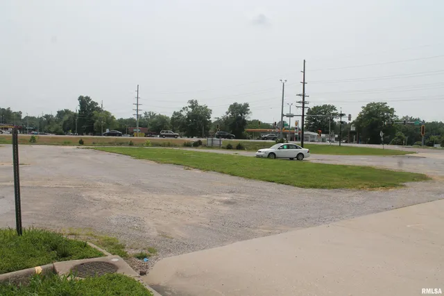 $400,000 | 1915-1921 West Sycamore Street, Carbondale, IL 62901