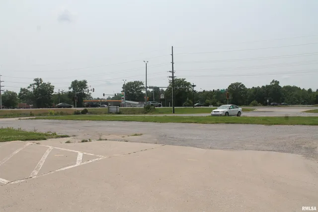 $400,000 | 1915-1921 West Sycamore Street, Carbondale, IL 62901