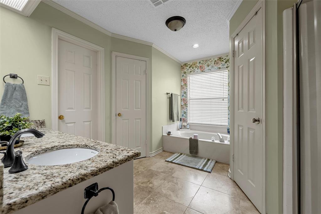 11001 Ridge Point Drive Woodway, TX 76712 - Photo 24 of 39