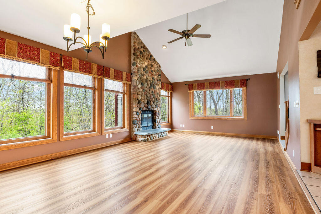 16995 West Small Road New Berlin, WI 53151 - Photo 38 of 48 Great Room
