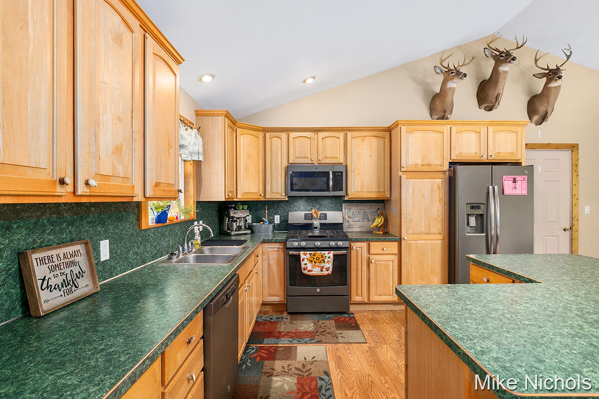 8398 West Hayward Road Delton, MI 49046 - Photo 11 of 48 IMG_1010