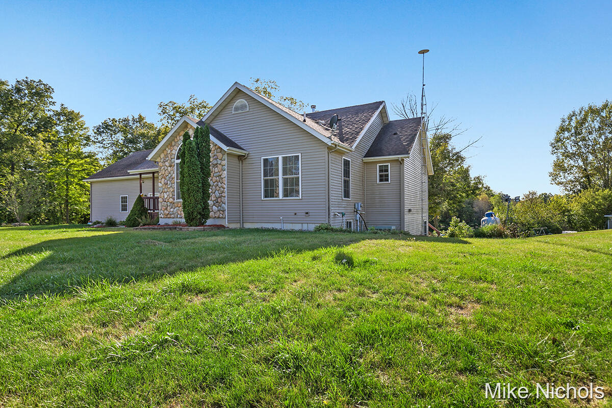 8398 West Hayward Road Delton, MI 49046 - Photo 5 of 48 IMG_1004