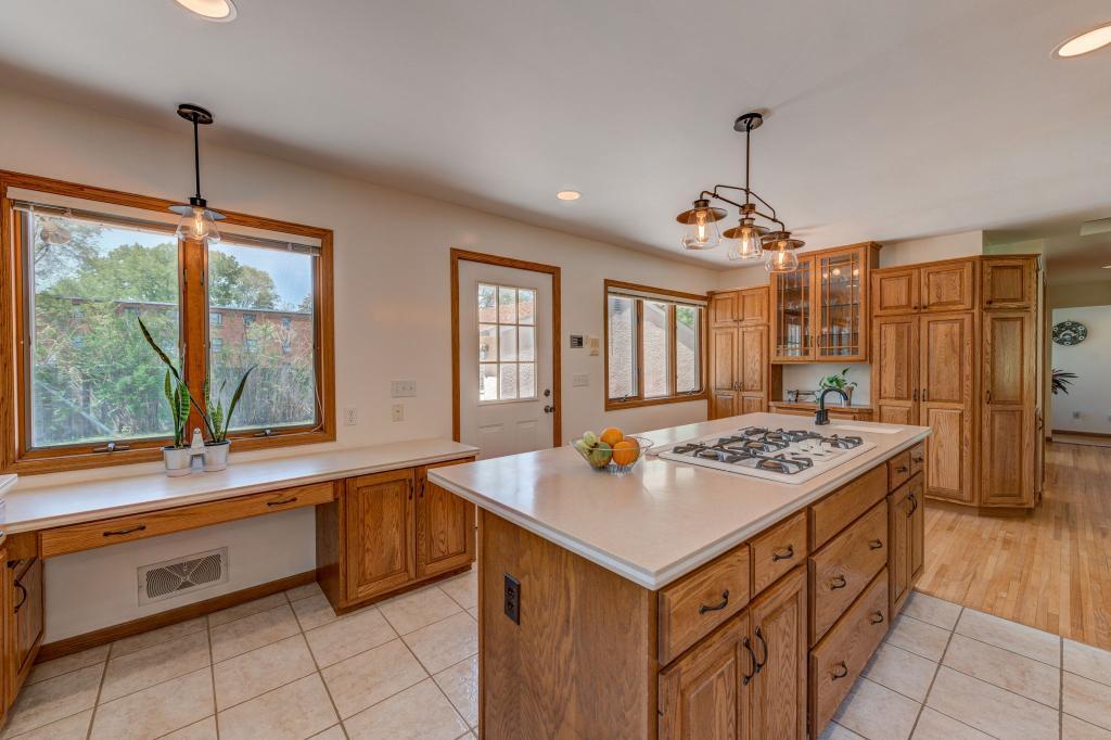 1047 County B Road West Roseville, MN 55113 - Photo 12 of 38