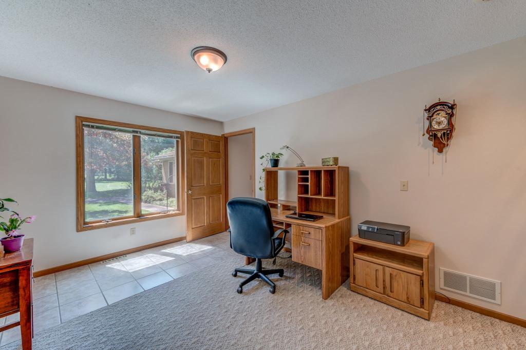 1047 County B Road West Roseville, MN 55113 - Photo 16 of 38