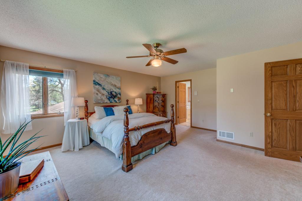 1047 County B Road West Roseville, MN 55113 - Photo 21 of 38