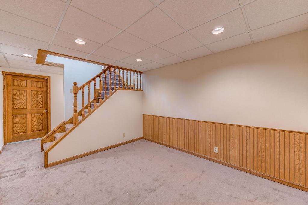 1047 County B Road West Roseville, MN 55113 - Photo 27 of 38