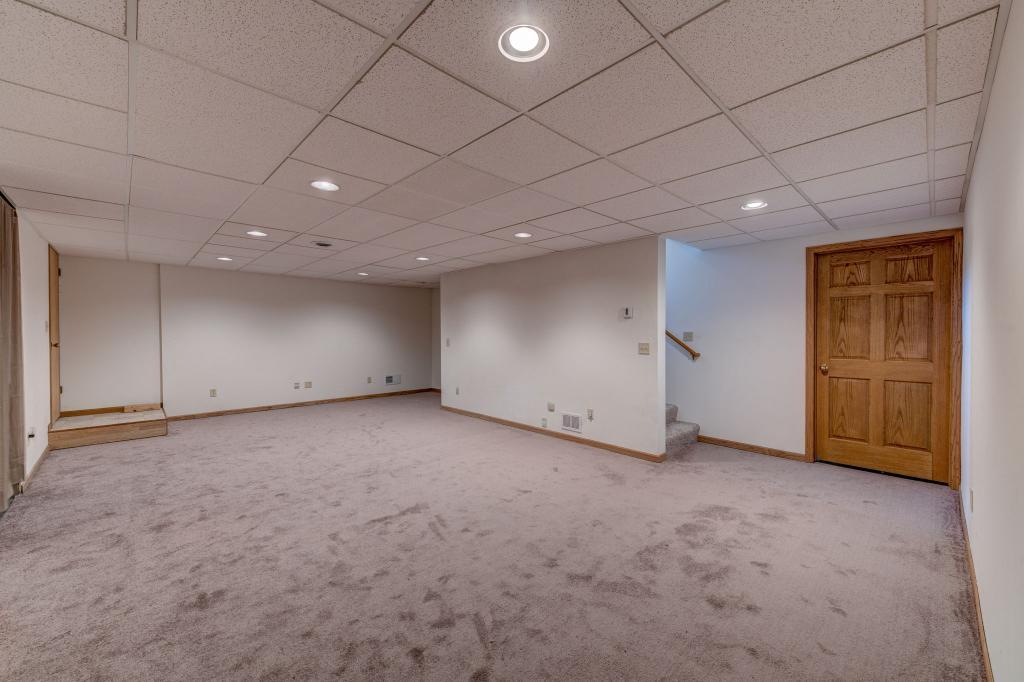 1047 County B Road West Roseville, MN 55113 - Photo 28 of 38