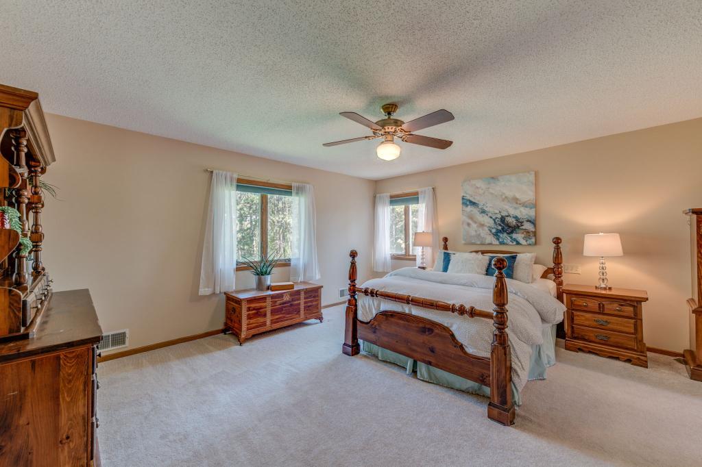 1047 County B Road West Roseville, MN 55113 - Photo 5 of 38