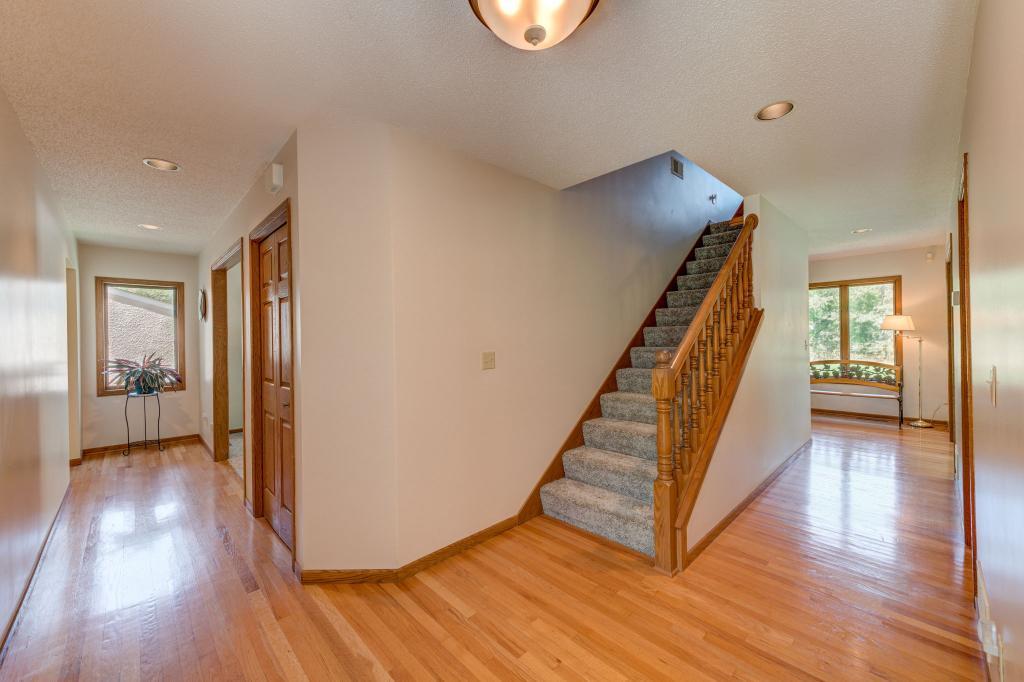 1047 County B Road West Roseville, MN 55113 - Photo 6 of 38