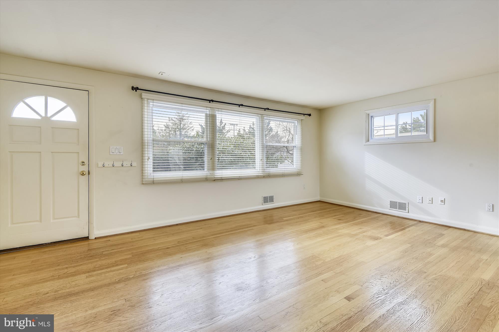 314 Orley Road Baltimore, MD 21228 - Photo 3 of 39 Gallery Image 3