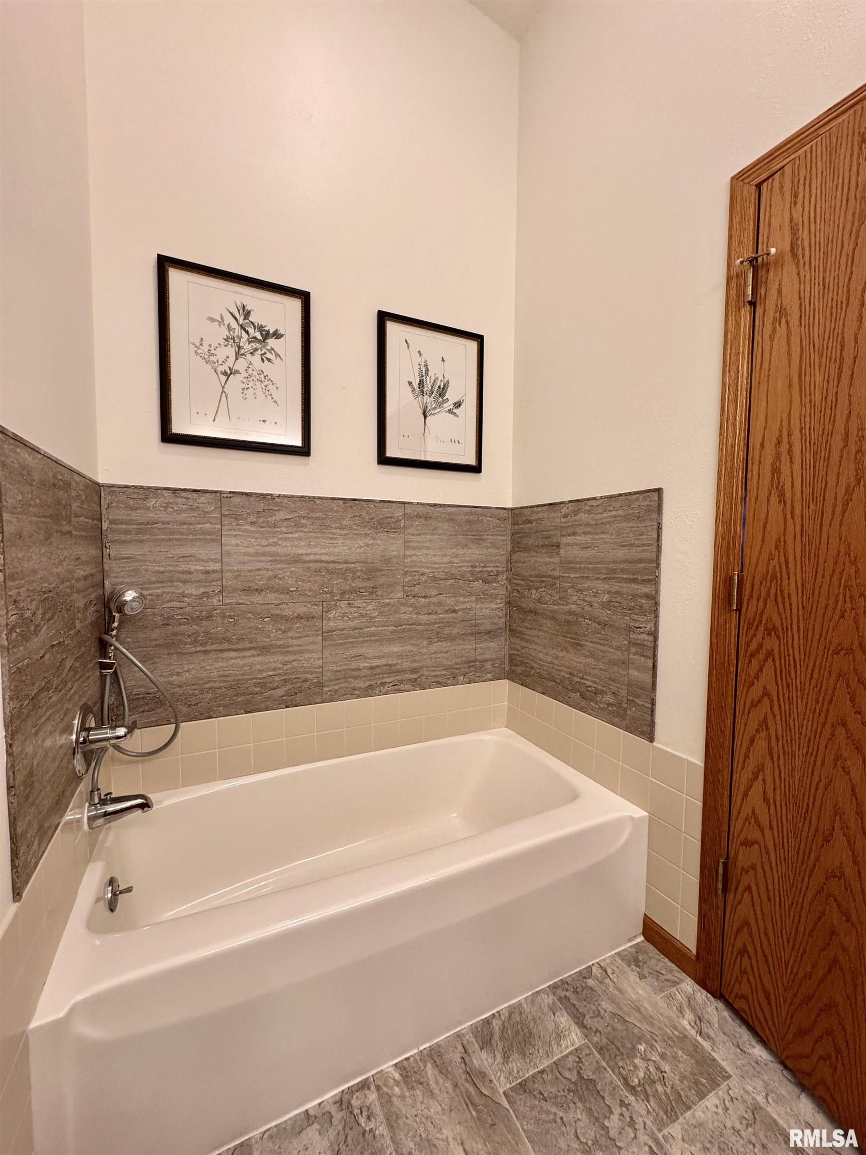 1123 Hawthorn Ridge Macomb, IL 61455 - Photo 22 of 34