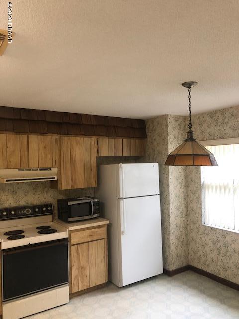 1241 Mardrake Road Daytona Beach, FL 32114 - Photo 9 of 32 OLDER APPLIANCES