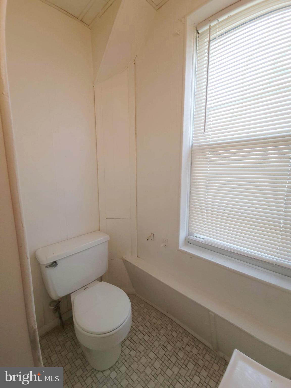 818 Wynnewood Road, Unit 3 Philadelphia, PA 19151 - Photo 26 of 29 Full Bath