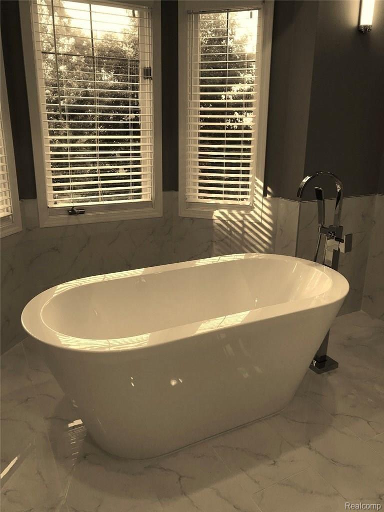 47655 Rochester Drive Novi, MI 48374 - Photo 24 of 50 Rochester Master Bath Luxury Soaking Tub.jpg