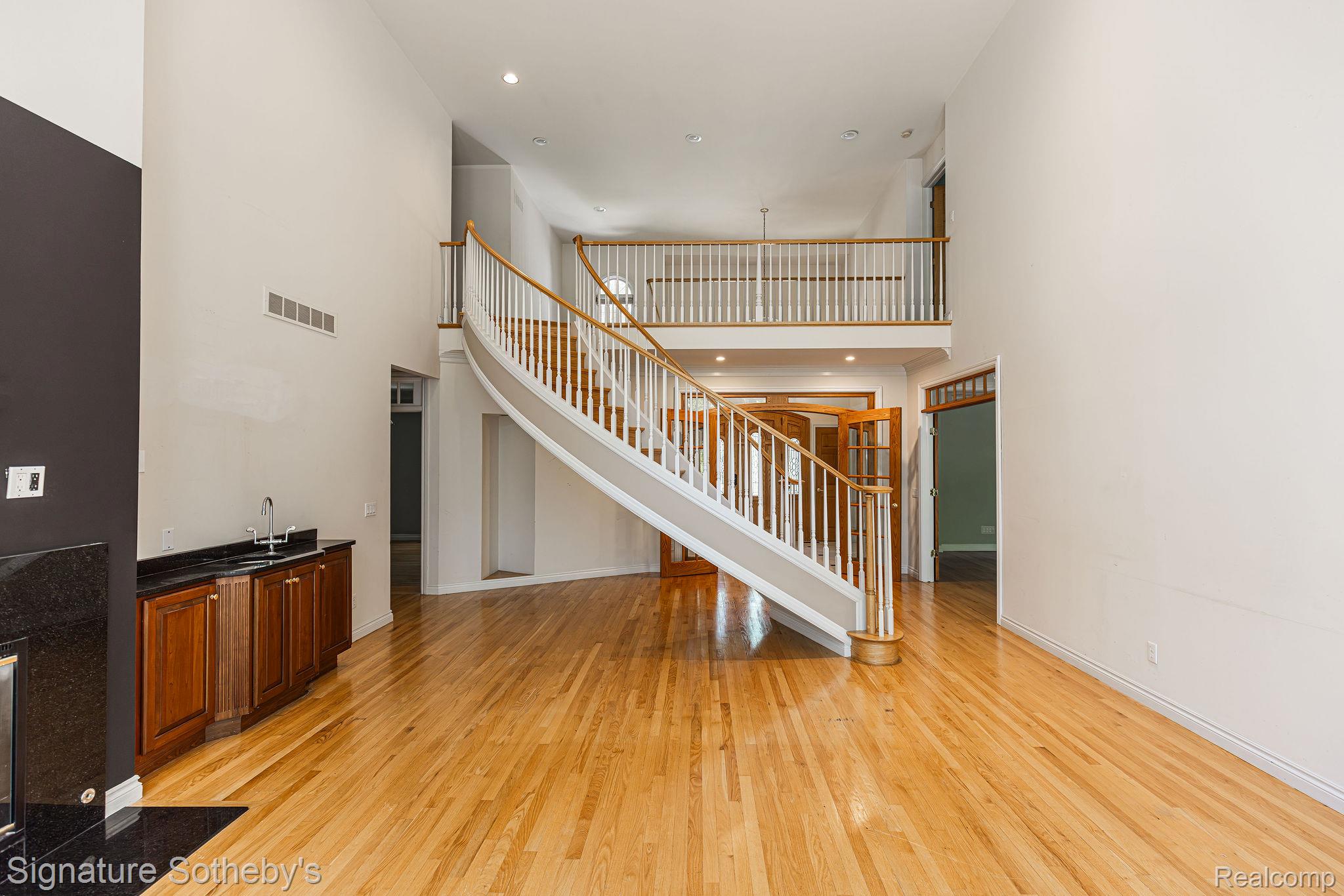 2855 Cranbrook Ridge Court Rochester, MI 48306 - Photo 5 of 31 6W6A2489.jpg