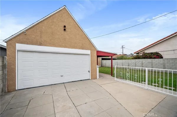 a view of a garage