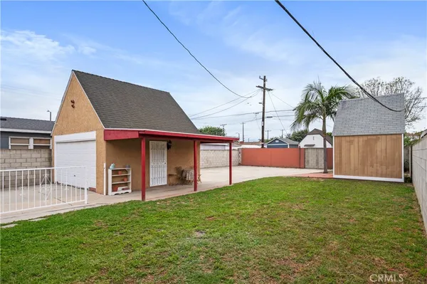 a view of a house with a yard and garage