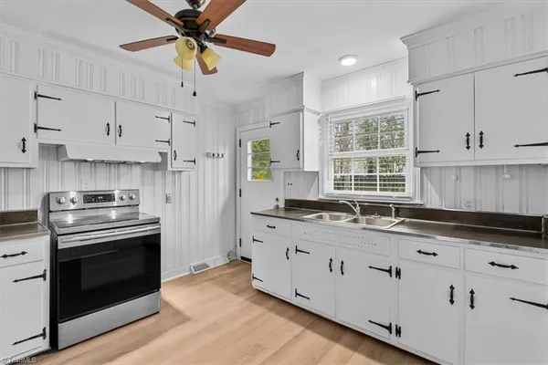 $1,600 | 2922 Isaacs Place, Greensboro, NC 27408