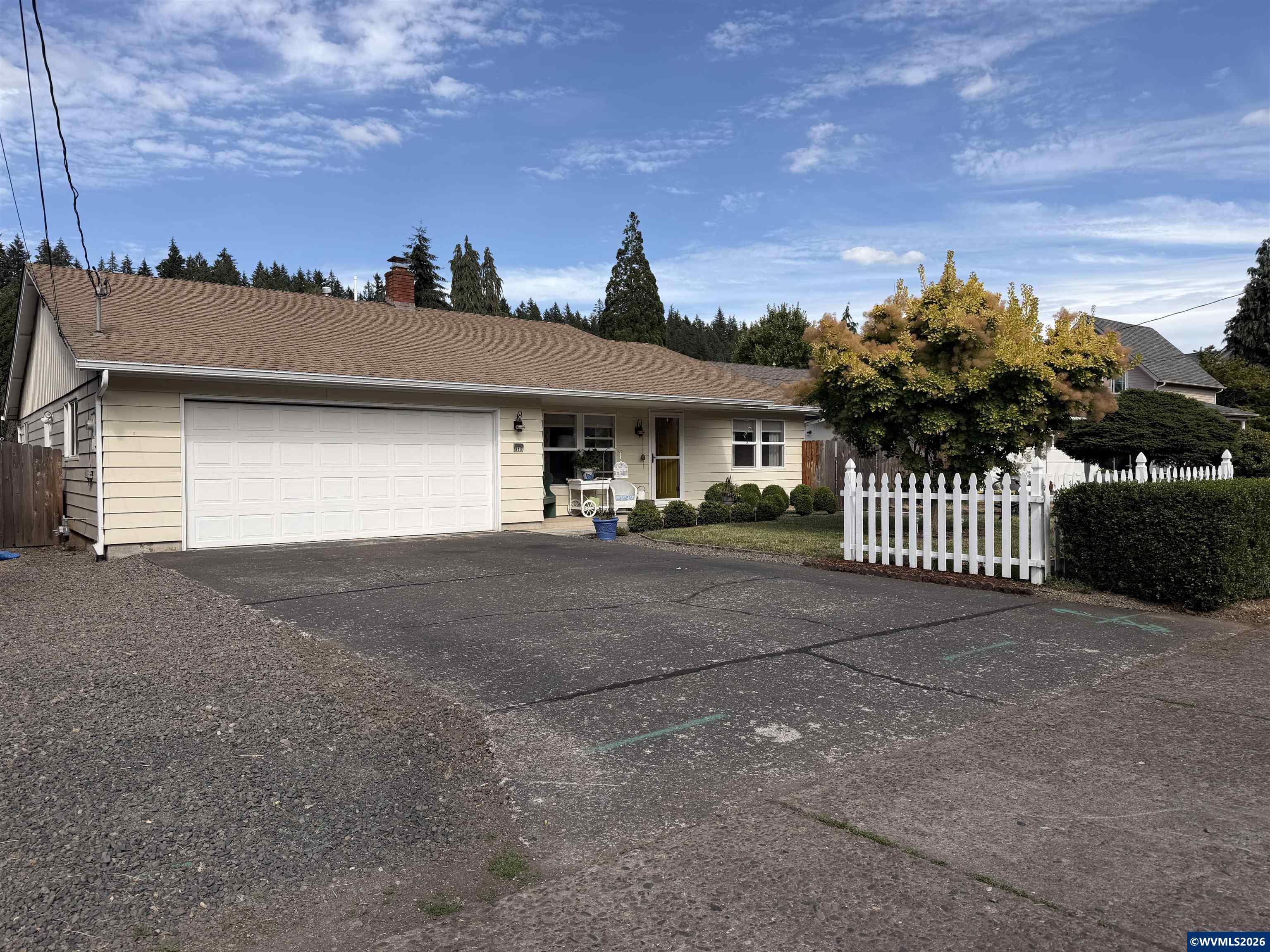 915 Madison Street Silverton, OR 97381 - Photo 1 of 1