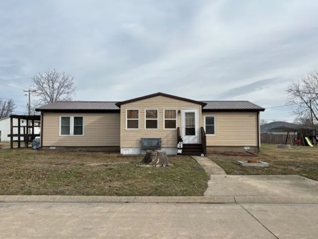 $99,500 | 1300 South Hamilton Street, Salem, IL 62881