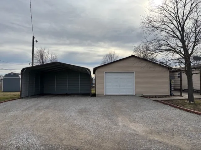 $99,500 | 1300 South Hamilton Street, Salem, IL 62881