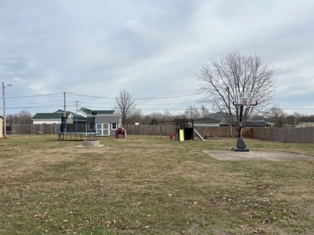 $99,500 | 1300 South Hamilton Street, Salem, IL 62881