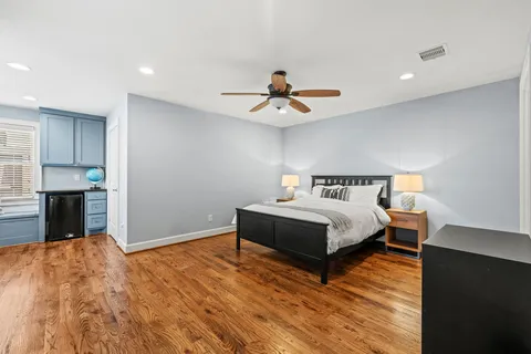 $799,900 | 125 North Street, Houston, TX 77009