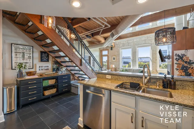 $459,000 | 600 Monroe Avenue Northwest, Unit 407, Grand Rapids, MI 49503