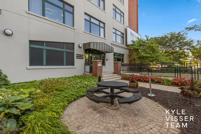 $459,000 | 600 Monroe Avenue Northwest, Unit 407, Grand Rapids, MI 49503