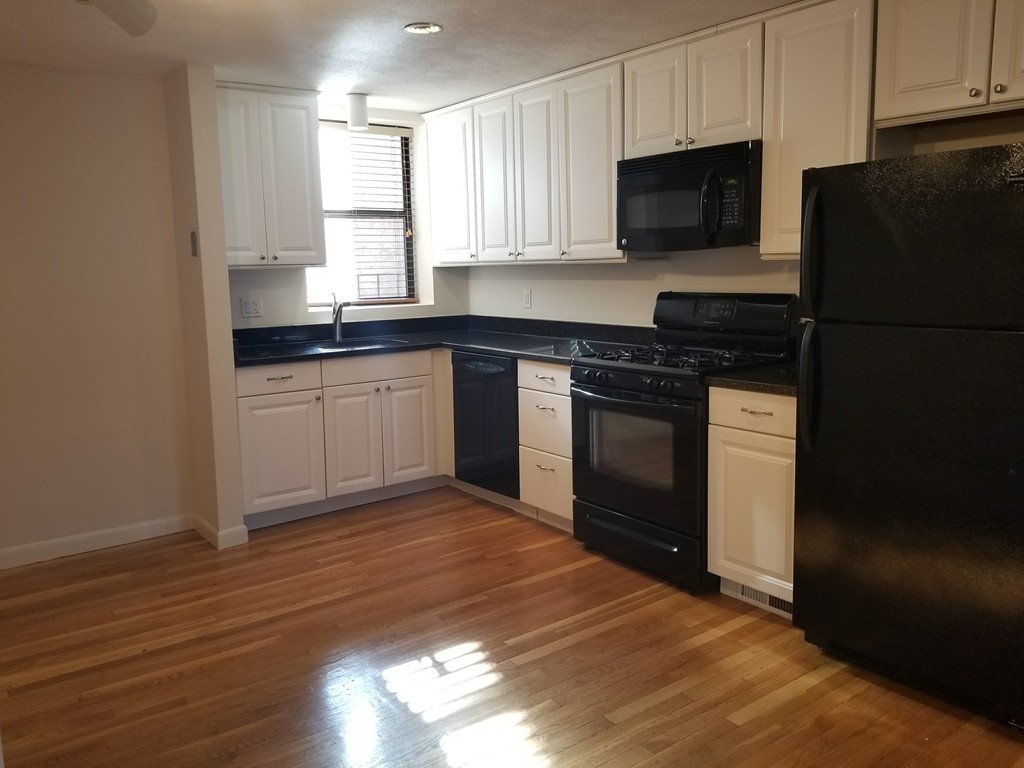 82 Myrtle Street, Unit 3 Boston, MA 02114 - Photo 5 of 6