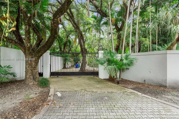 $20,000 | 1951 Secoffee Street, Miami, FL 33133