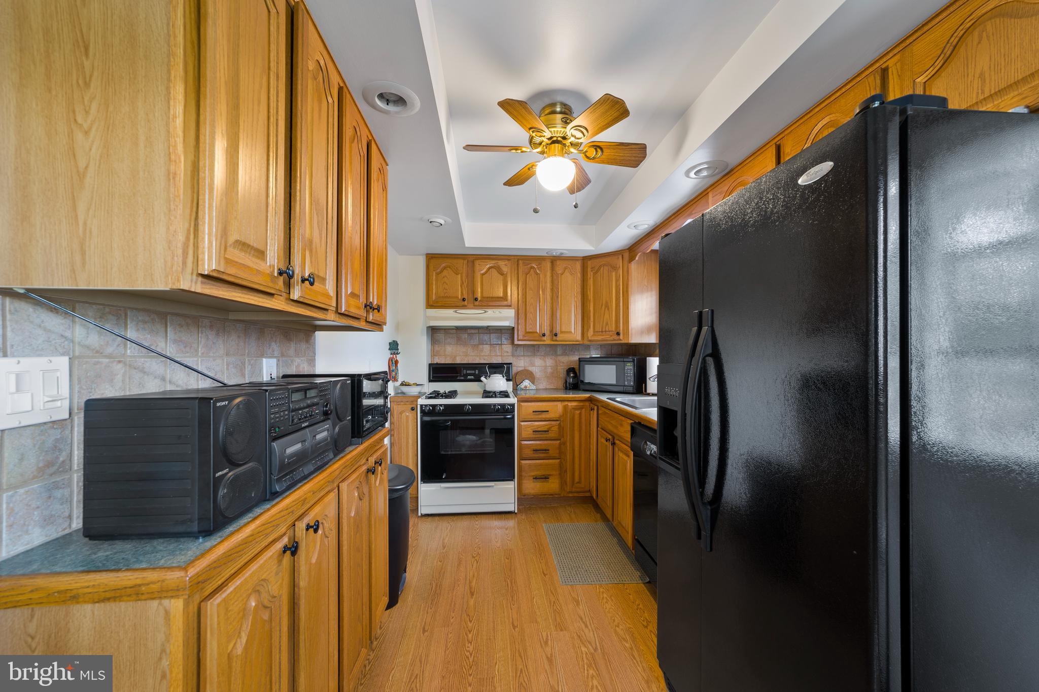 8021 Ryers Avenue Philadelphia, PA 19111 - Photo 9 of 25 Gallery Image 9