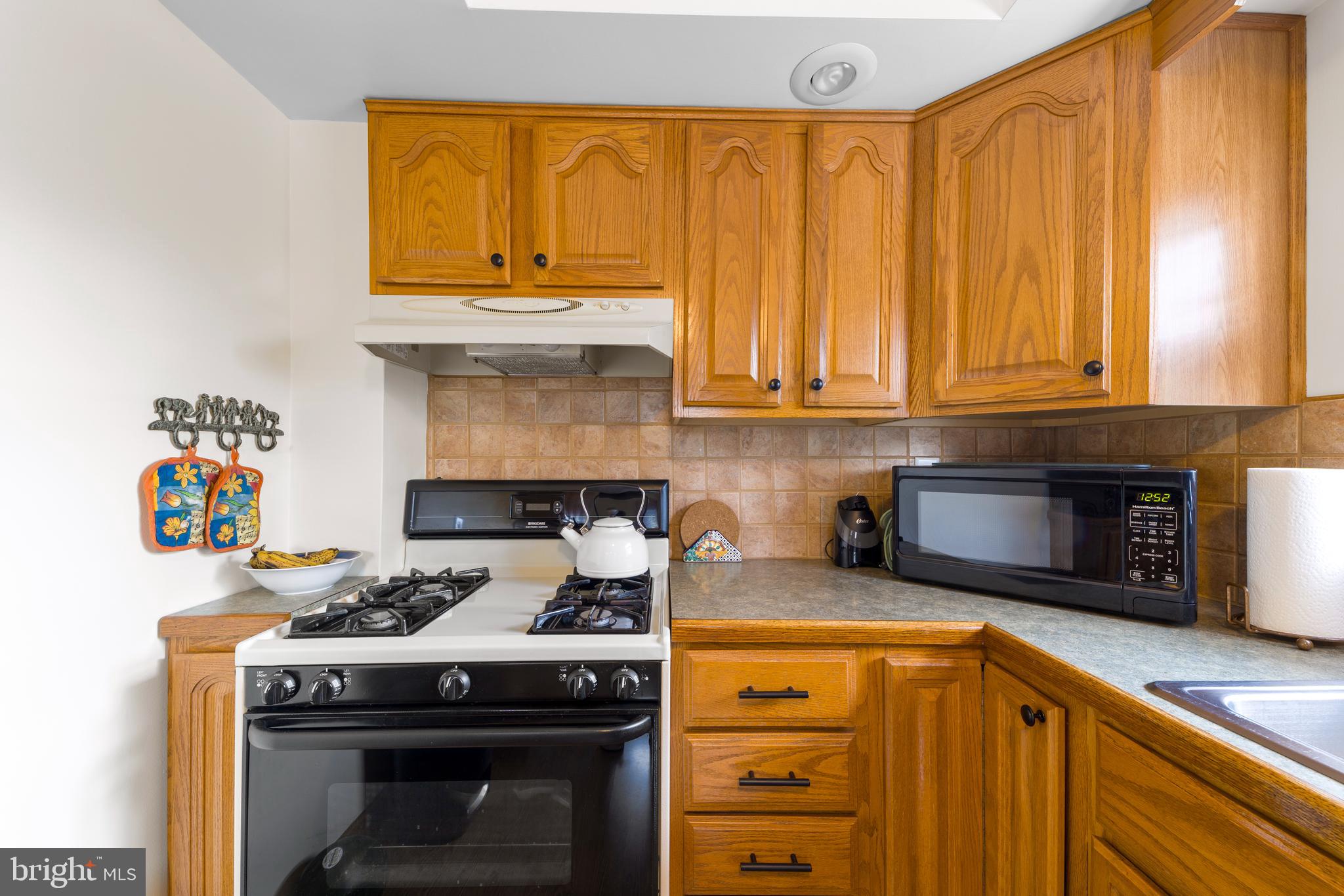 8021 Ryers Avenue Philadelphia, PA 19111 - Photo 10 of 25 Gallery Image 10