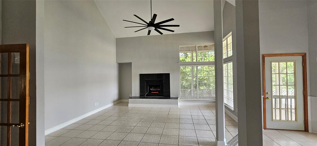 137 Oakview Gainesville, TX 76240 - Photo 7 of 37 Family Room
