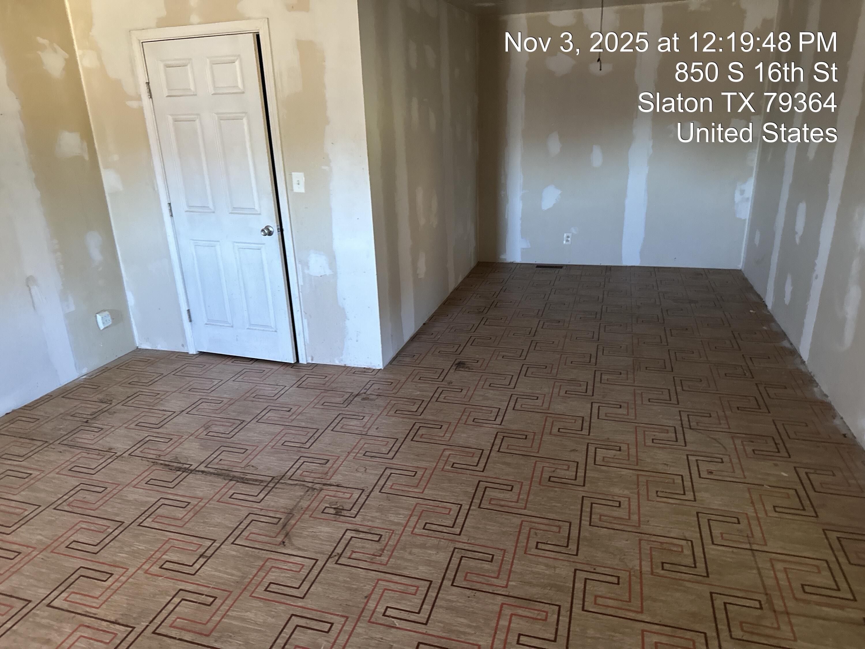850 South 16th Street Slaton, TX 79364 - Photo 4 of 17 an empty room with wooden floor