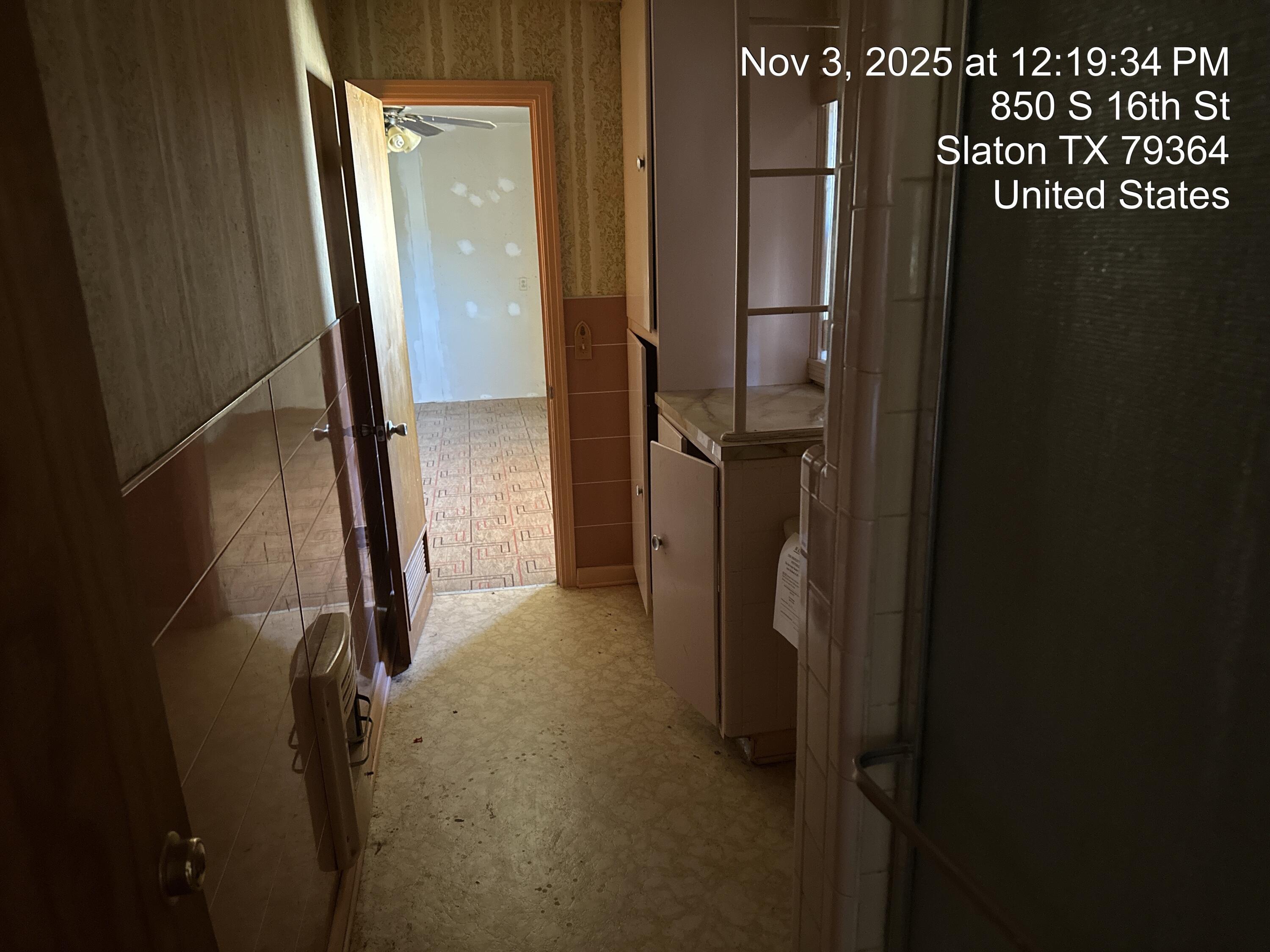 850 South 16th Street Slaton, TX 79364 - Photo 7 of 17 a view of walk in closet