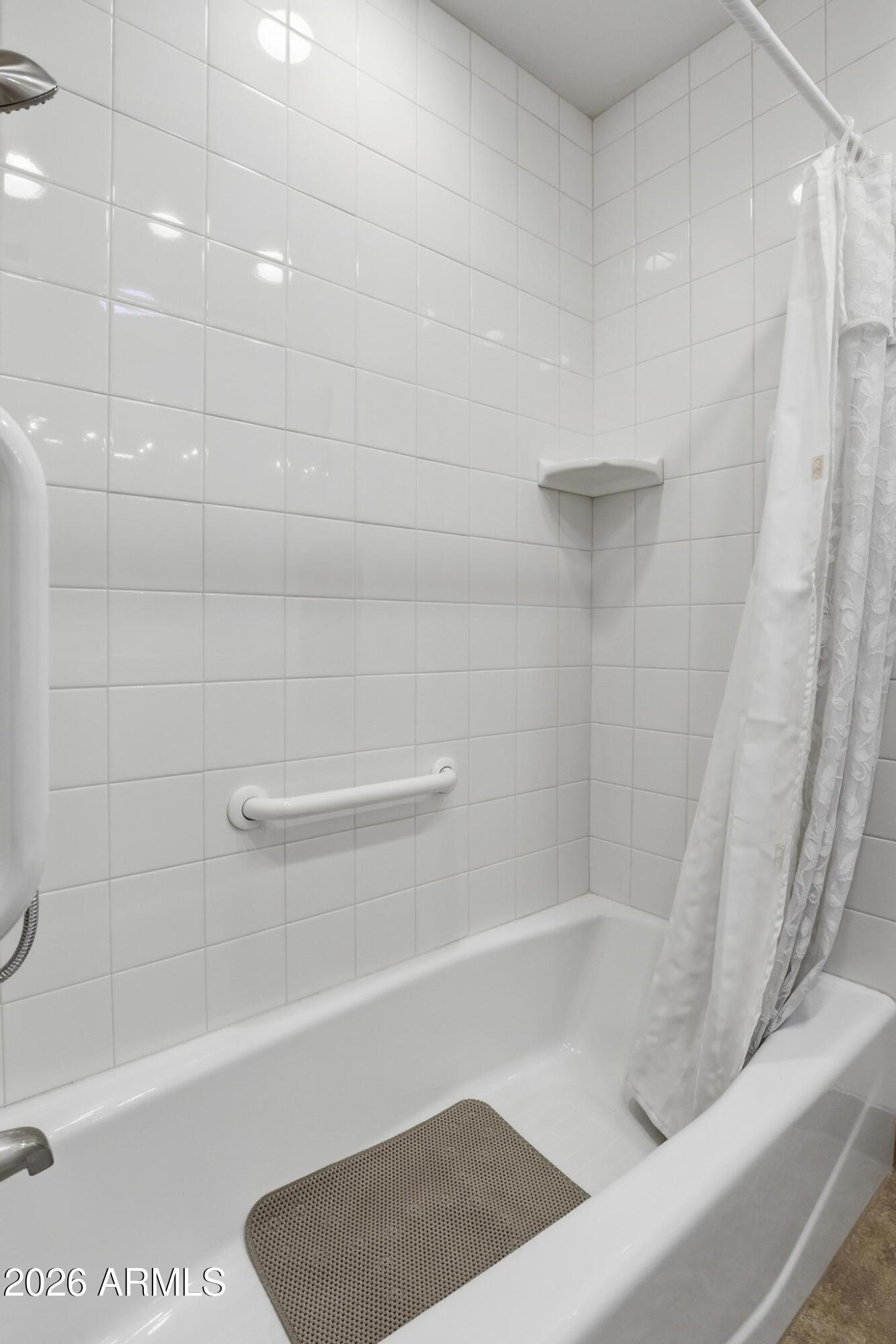 7736 West Gibson Ranch Road Payson, AZ 85541 - Photo 29 of 51 a bathroom with a bathtub