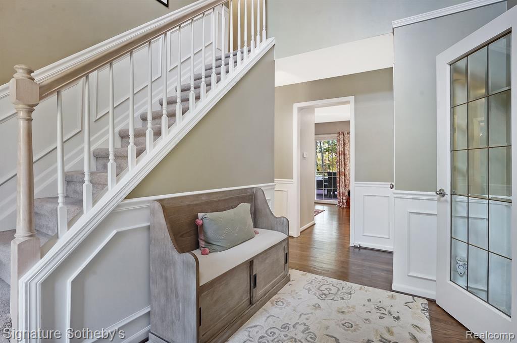 1355 Thames Drive Rochester Hills, MI 48307 - Photo 3 of 36