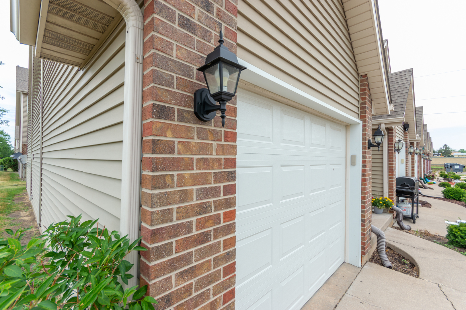 620 South Peace Road, Unit 1 Sycamore, IL 60178 - Photo 6 of 15 a view of a brick wall