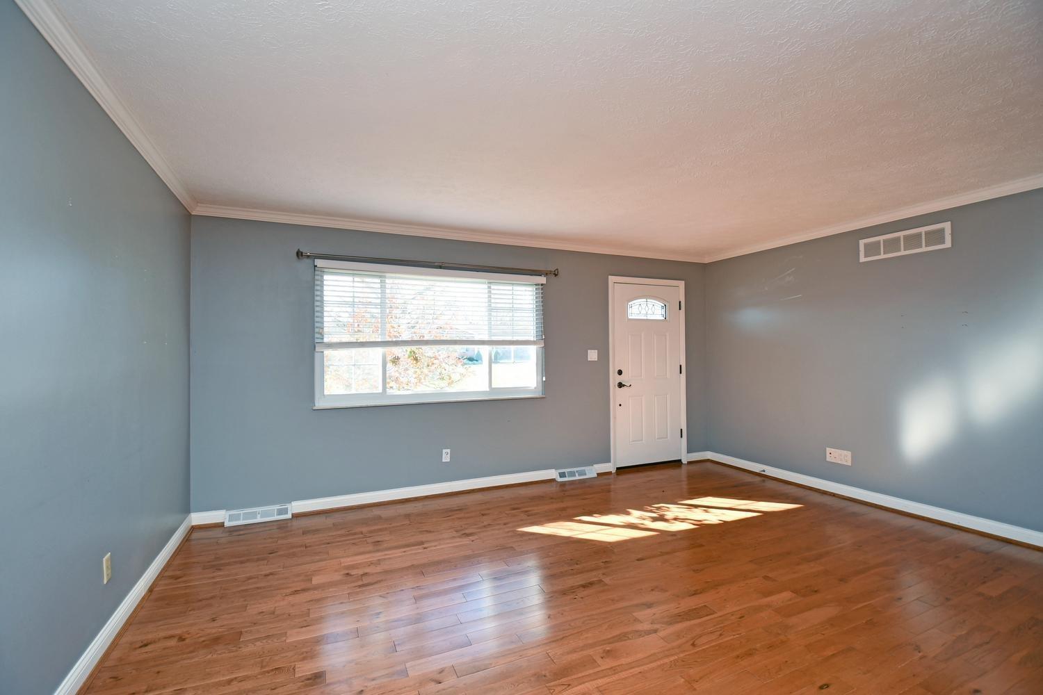 2946 Kleeman Road Cincinnati, OH 45211 - Photo 4 of 50 Gallery Image 4