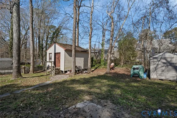 a view of a house with backyard and a tree