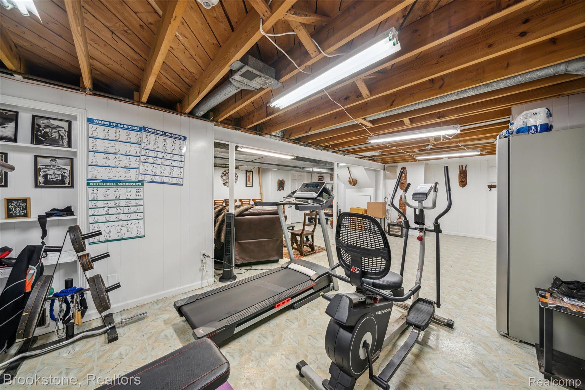 28907 Farmington Road Farmington, MI 48334 - Photo 40 of 49 .