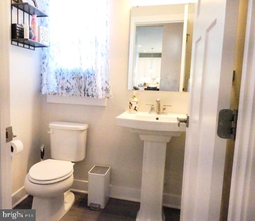 14905 Mapleridge Road Culpeper, VA 22701 - Photo 31 of 40 a bathroom with a toilet sink and mirror