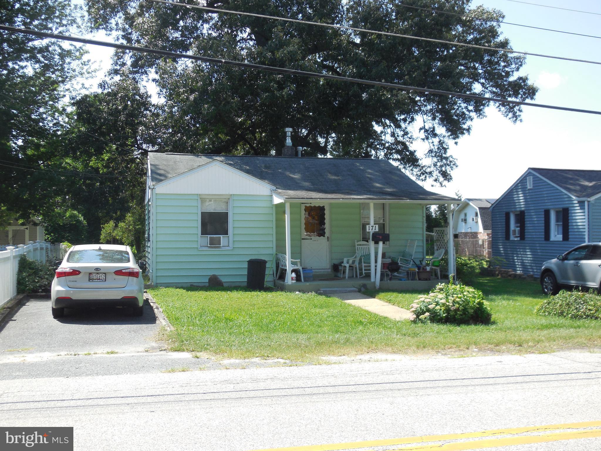 171 Riverside Road Baltimore, MD 21221 - Photo 1 of 21 a front view of a house with garden