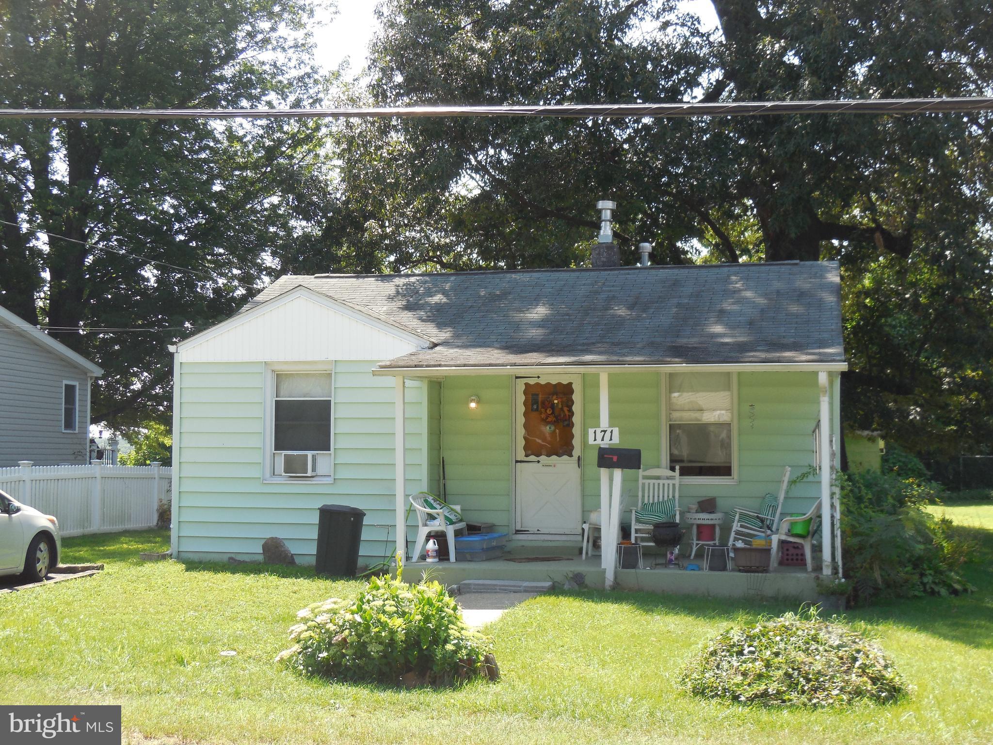 171 Riverside Road Baltimore, MD 21221 - Photo 2 of 21 a view of a house with backyard and sitting area