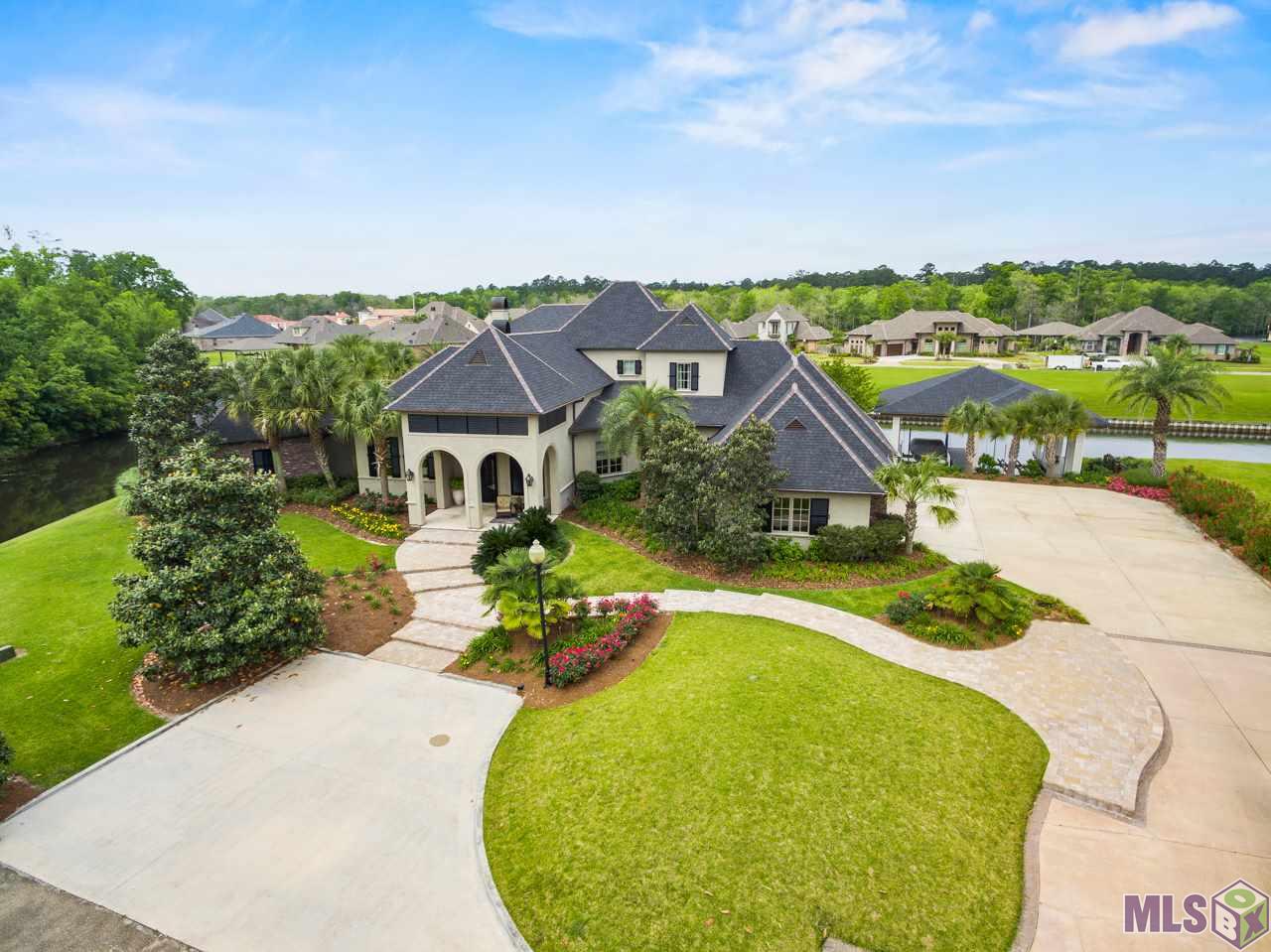 21541 Dolphin Court Springfield, LA 70462 - Photo 3 of 31