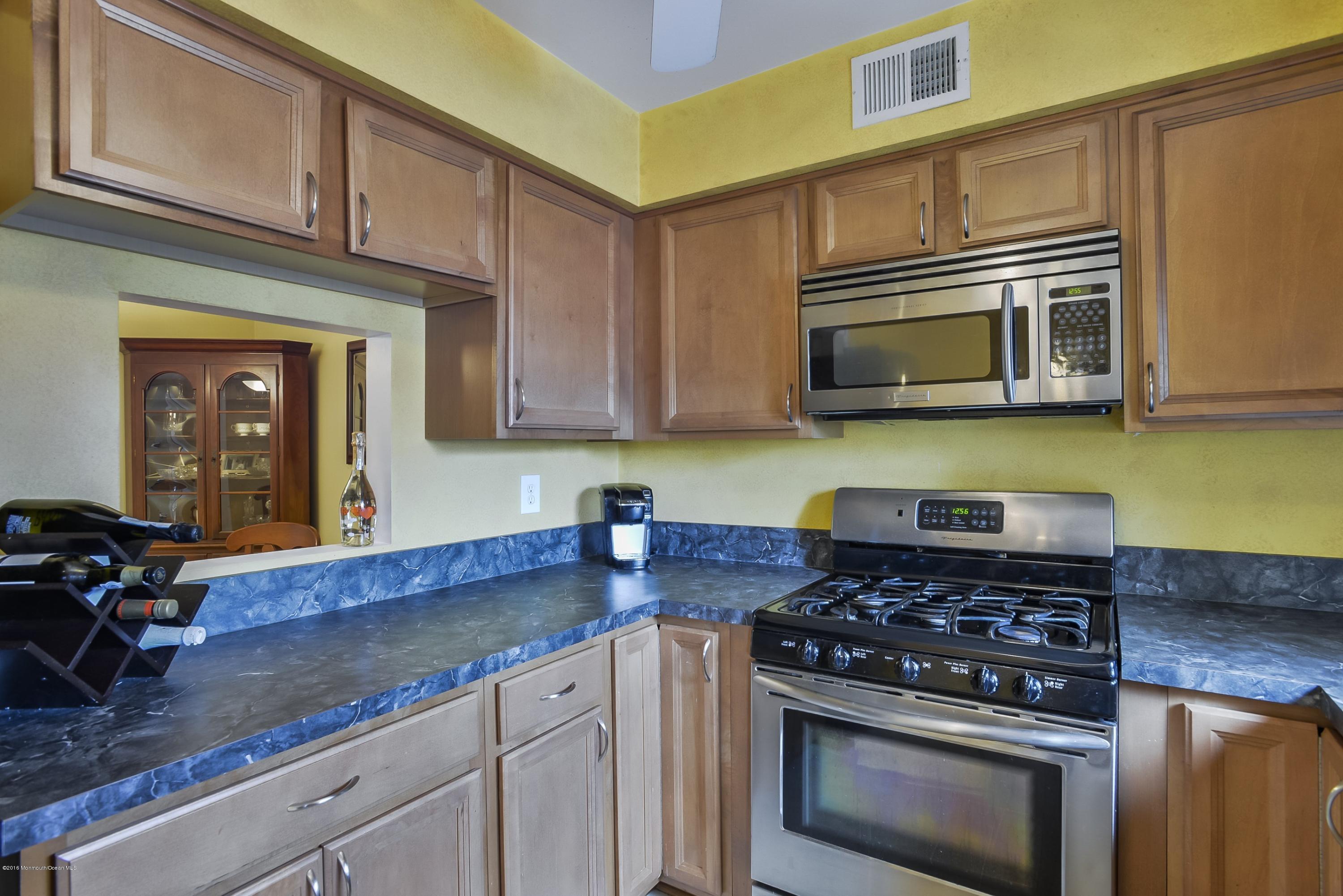315 Middlewood Road Middletown, NJ 07748 - Photo 13 of 25 013_Kitchen