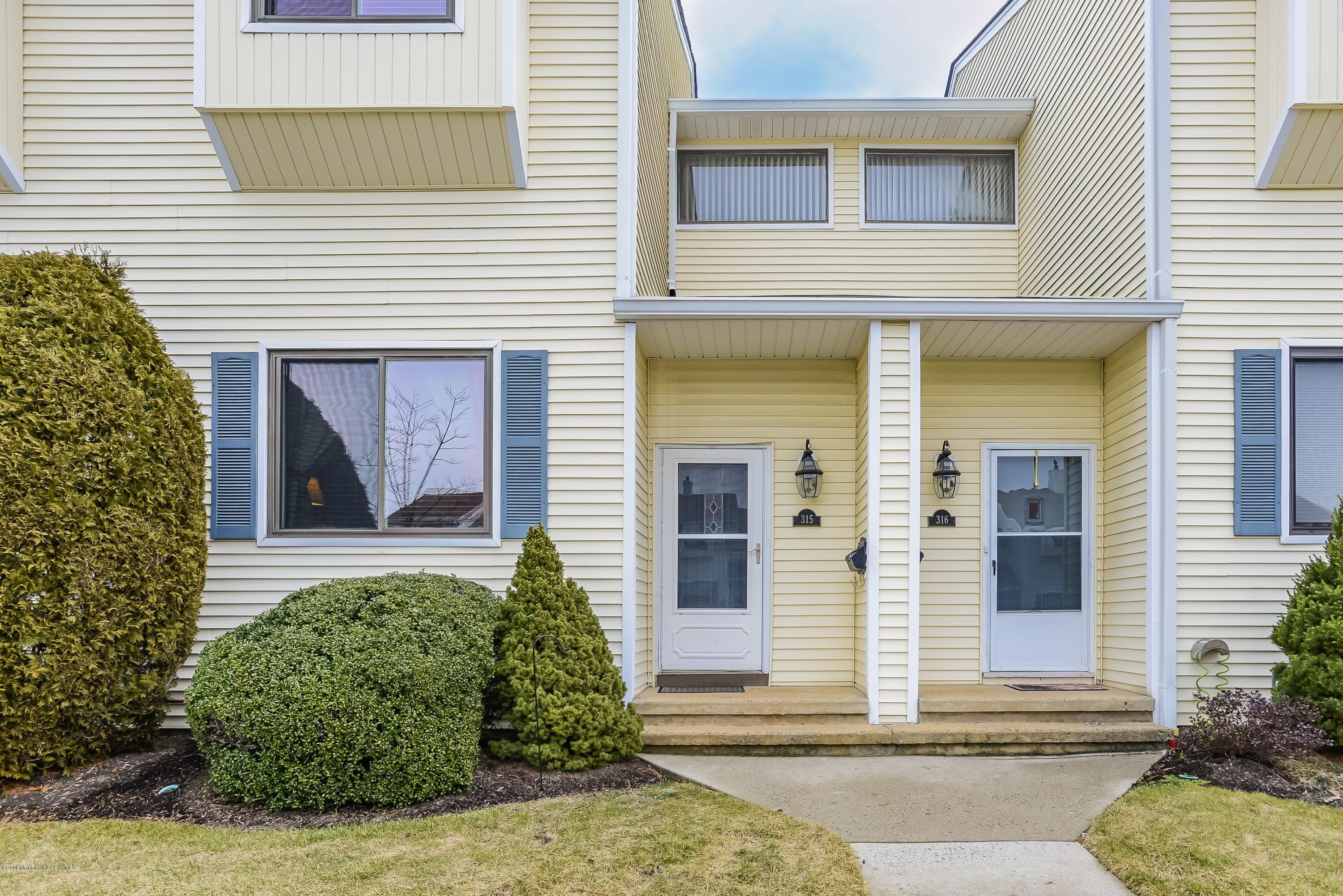 315 Middlewood Road Middletown, NJ 07748 - Photo 4 of 25 004_Front Entry