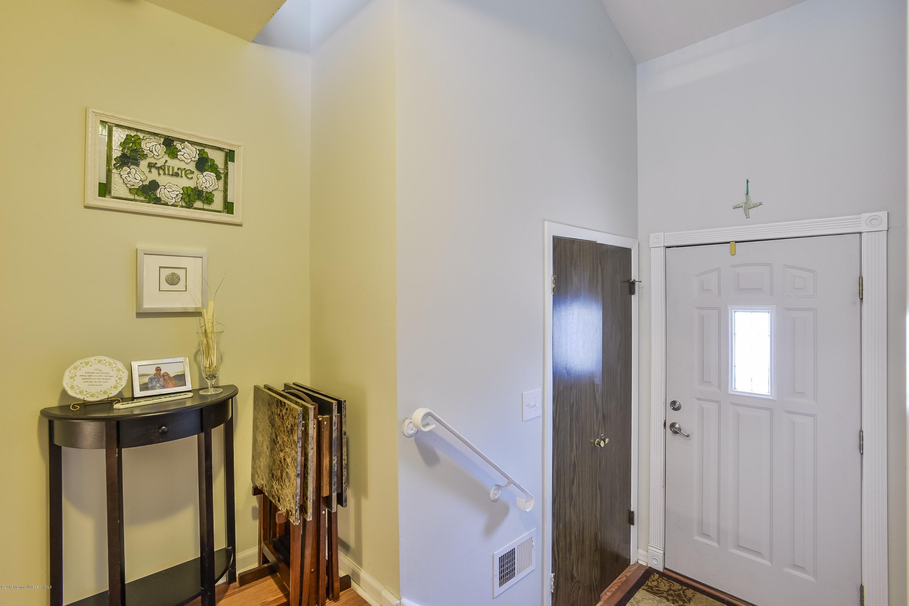 315 Middlewood Road Middletown, NJ 07748 - Photo 5 of 25 005_Foyer